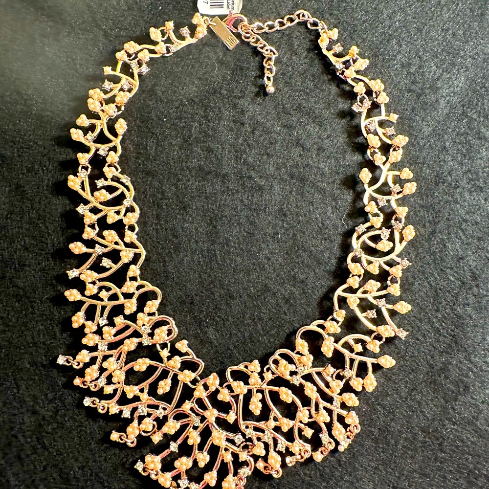 Elegant Gold Floral Necklace